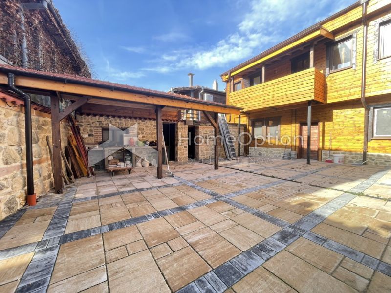 Реновирана двуетажна къща с двор в сърцето на Стария град Несебър