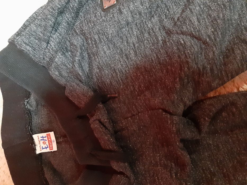 Продавам долнища, къси панталони, грейка, риза за момче.