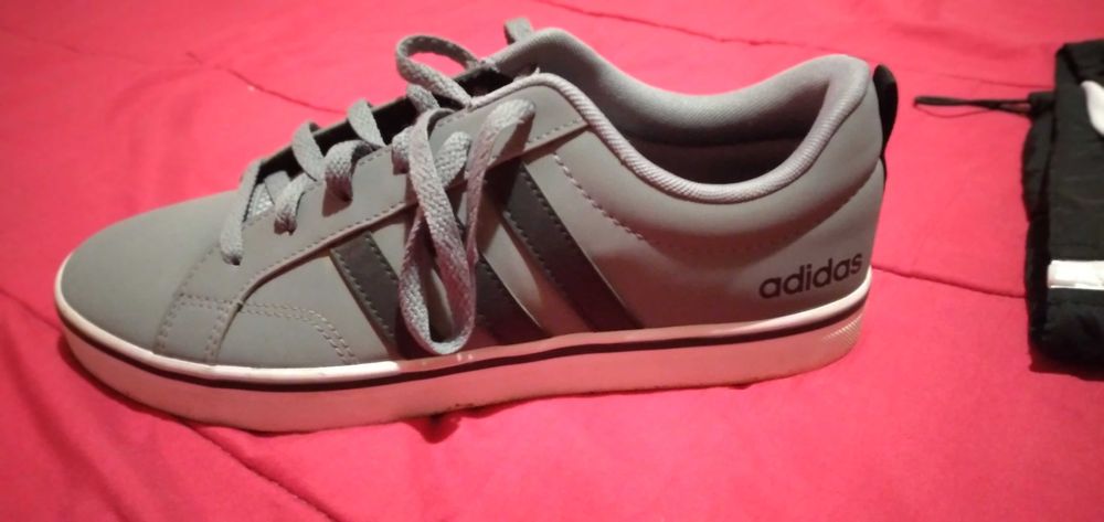 Продавам маратонки Adidas