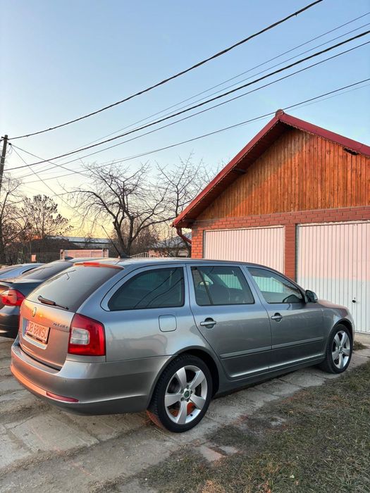 Skoda Octavia 2 facelift 2012 2.0 diesel DSG xenon trapa padele