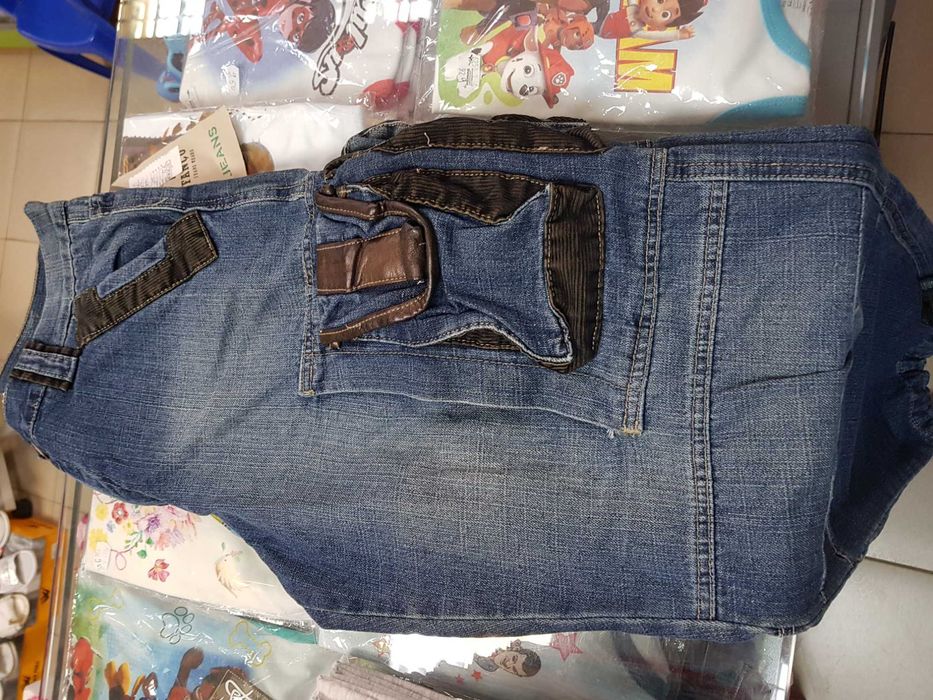 Продавам мъжки дънки с външни джобове