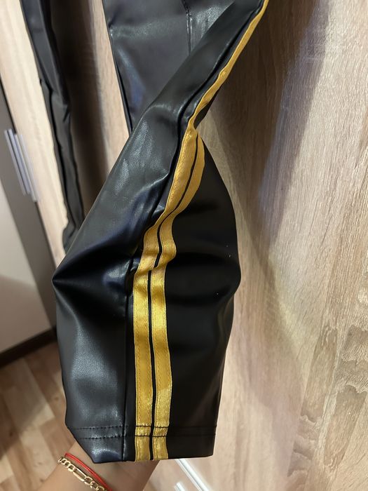 Дамски кожен екип