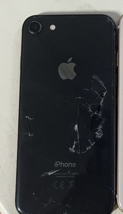 Айфон 8, Не работает!!