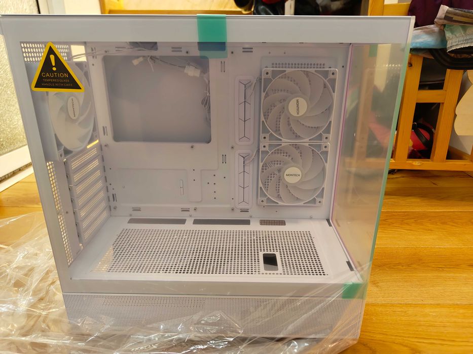 Кутия за компютър Montech XR (W)