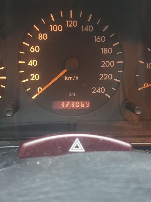 Vând Mercedes Ml 2.7 automat sau schimb cu scule construcții sau teren
