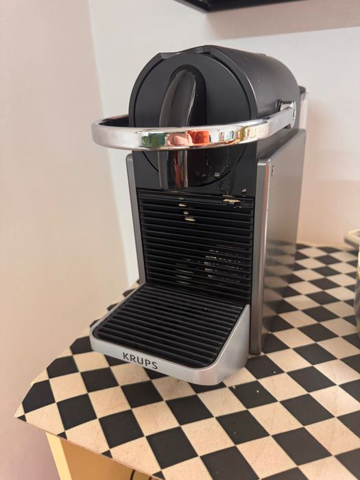 Espressor  capsule Nespresso Pixie f putin folosit