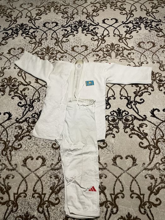 Продам кимано Бренд Adidas размер 175