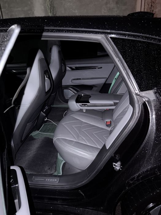 Zeekr 001 2023 — 8