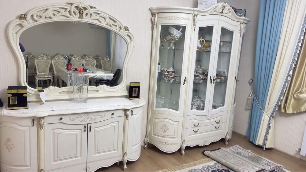 Шкаф горка и зеркало с подставкой