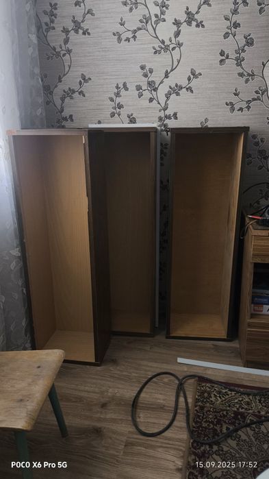 Книжные полки в хорошем состоянии