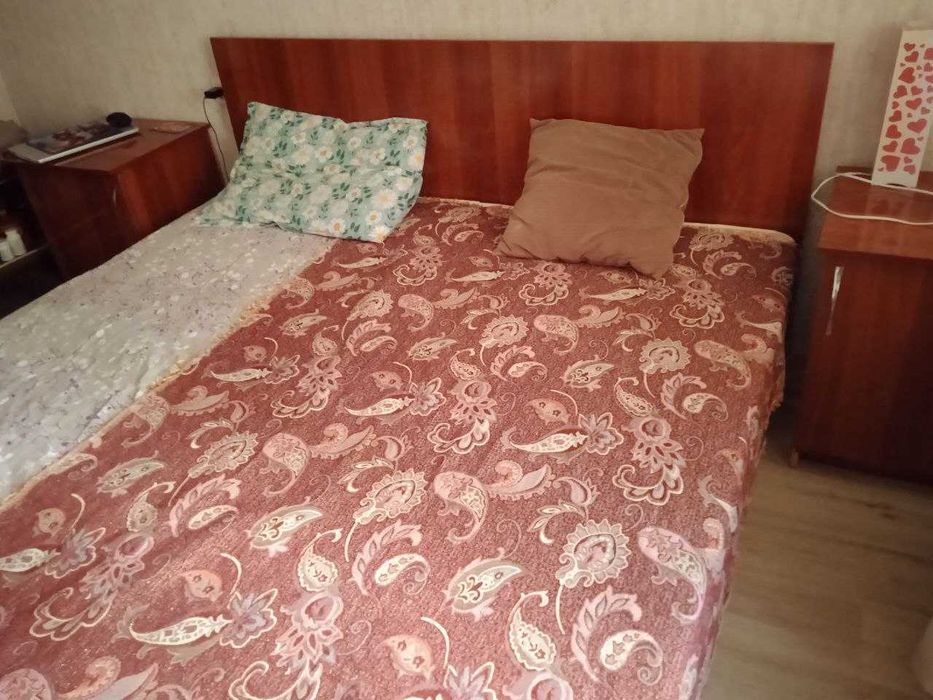 Продается кровать с тумбочками