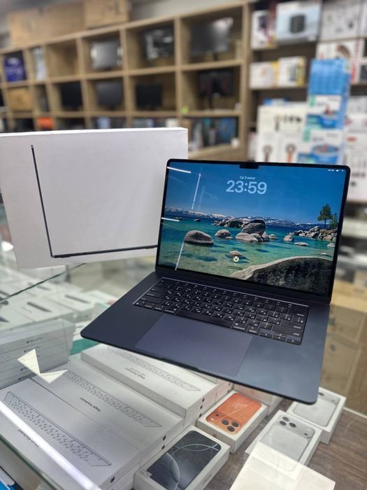 MacBook air 15 M3 8/512 б/у идеал