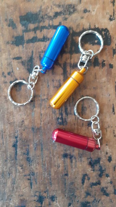 ключодържател контейнер за хапчета и енфие