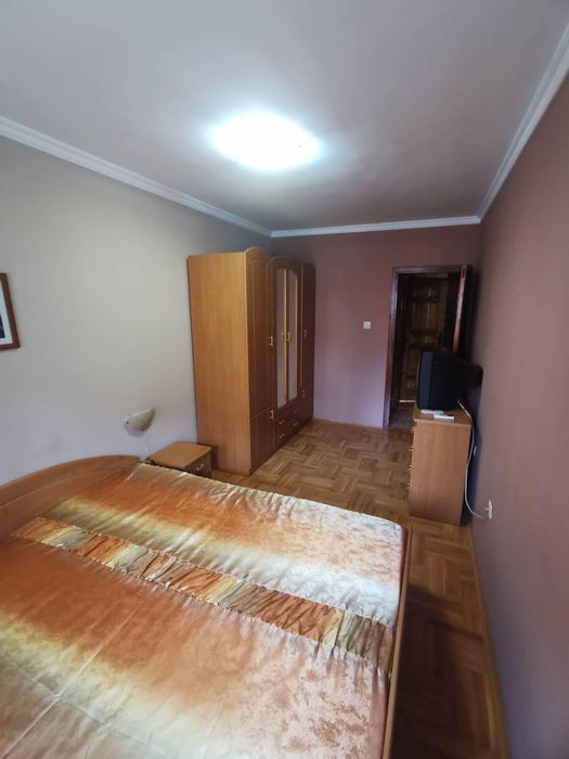 Дава се под наем Тристаен апартамент в Бургас, Център - 110 кв.м за 548.25 € - Снимка #3
