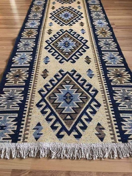 Пътеки и килими разнообразие от модели и цветове с високо качество