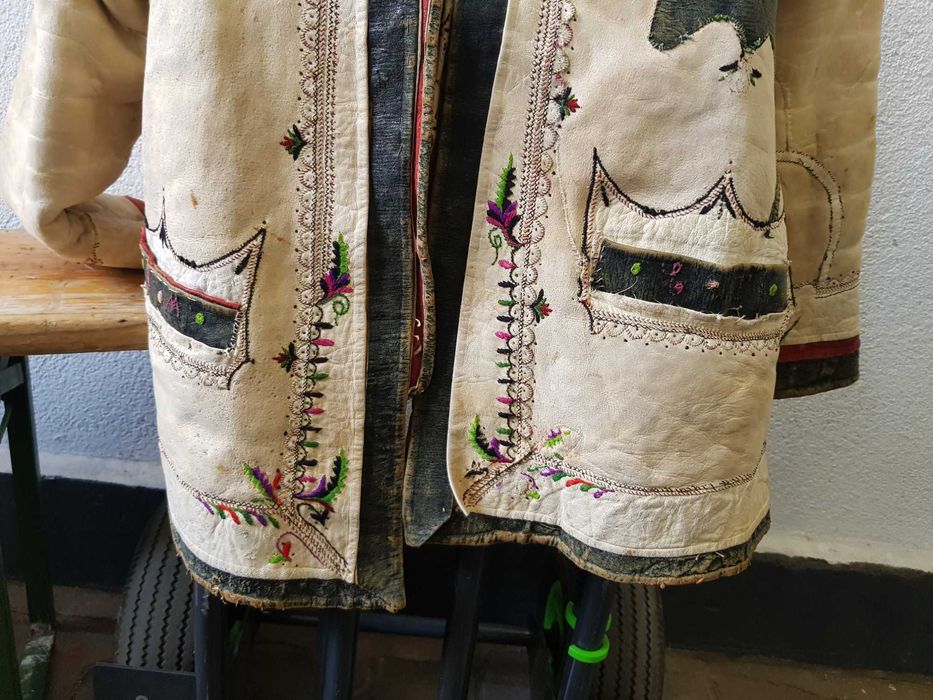 Cojoc vechi din Piele Taranesc tip Ie Port Popular Traditional Barbat