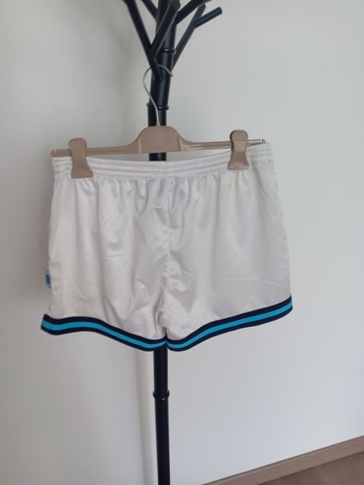 Vând pantaloni scurți foarte lejeri