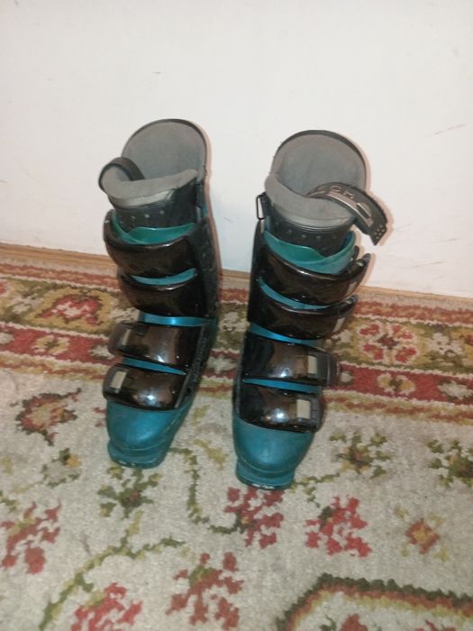 Echipament ski, in stare buna.