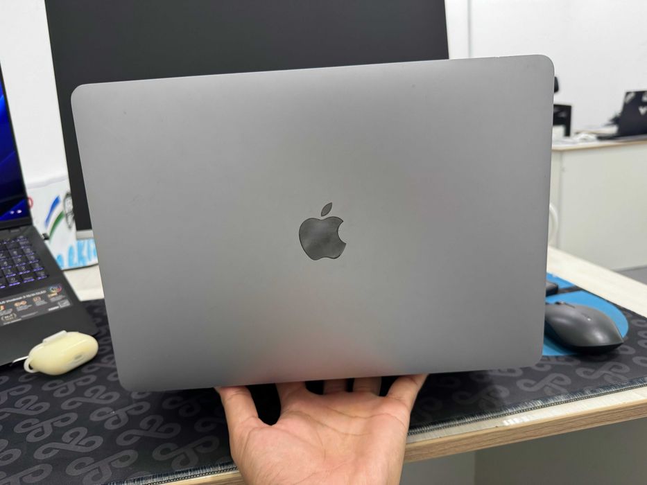 MacBook Pro M1, 16 / 512 GB, 81% yomkost, 13.3 inch.