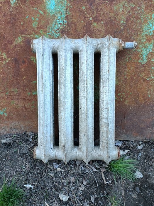 Продам чугунные батареи.