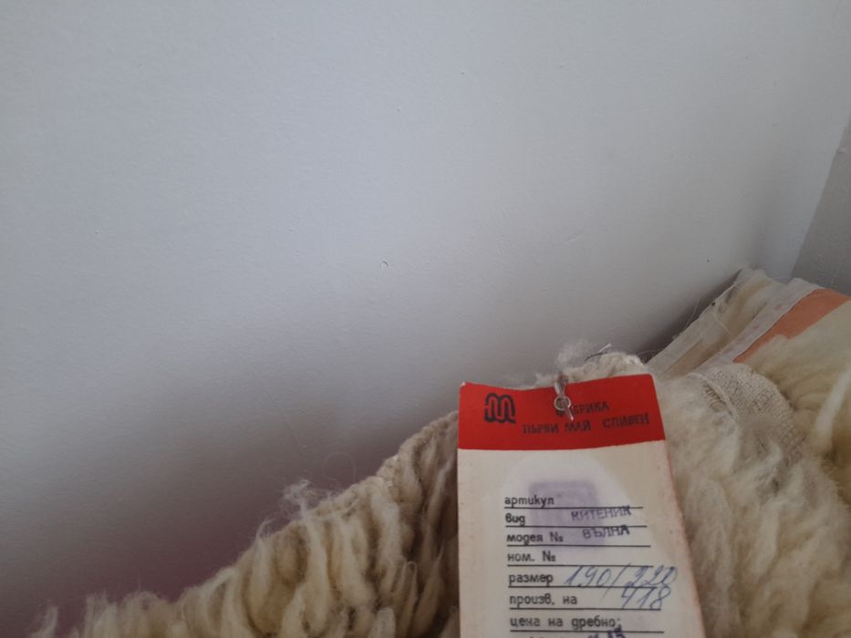 Китеници за спалня иза ъглови дивани