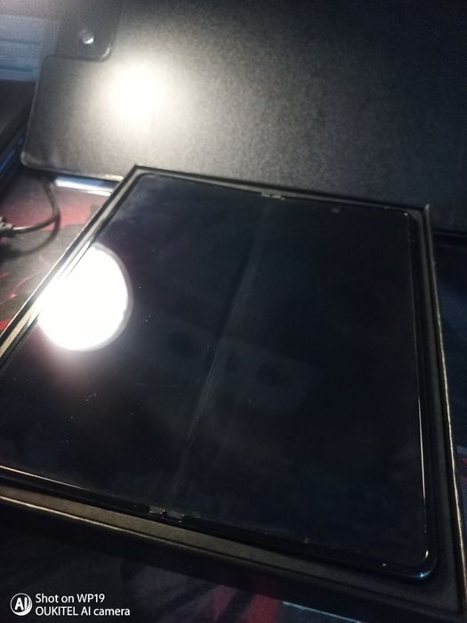 Samsung Galaxy Z Fold 4 512GB / 12GB RAM (jett black) + Много аксесоари