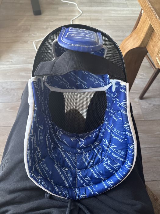 Продам фехтовальный шлем