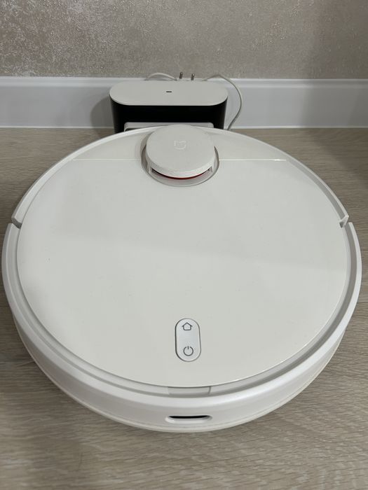 Робот-пылесос с функцией влажной уборки