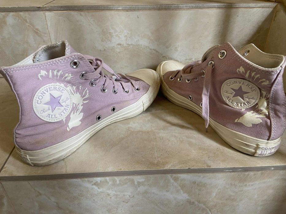 Използвани бледо лилави кецове Converse All Star. Номер 39