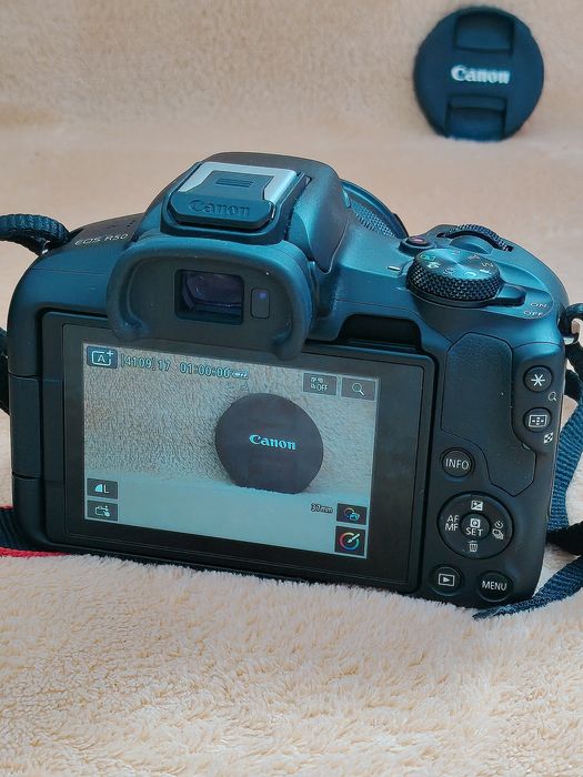Canon EOS R50 + obiectiv RF-S 18-45mm, ca nou