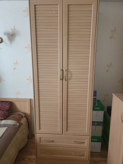 Продам спальный гарнитур