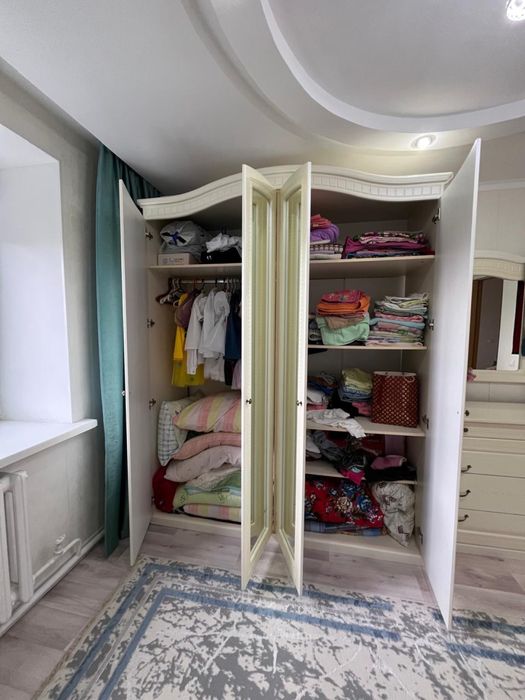 Продам шкаф 4х дверн, комод, 2 тумбы