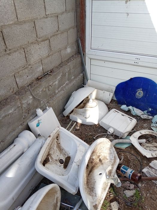 Унитаз , раковина комплект