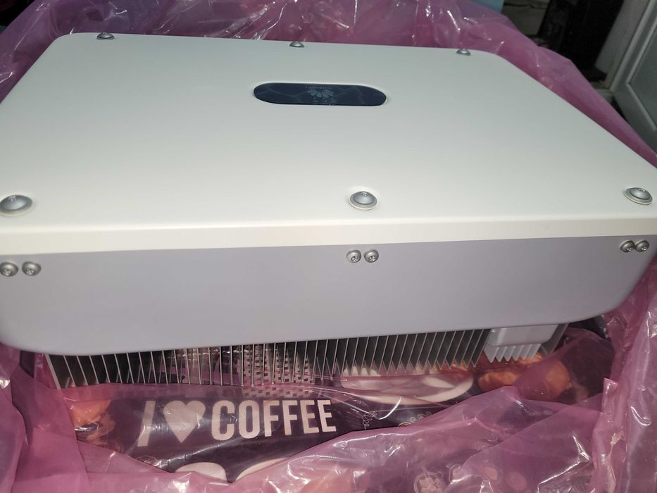 Продавам Соларен Инвертор Huawei SUN2000 30KTL M3 + Смарт Електромер DTSU666-H 250A