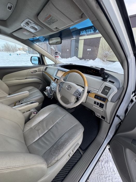 Тойота Естима 2008 бензин