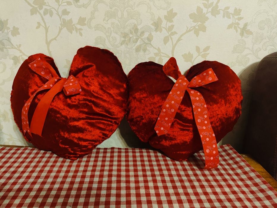 Декор подушки сердечки