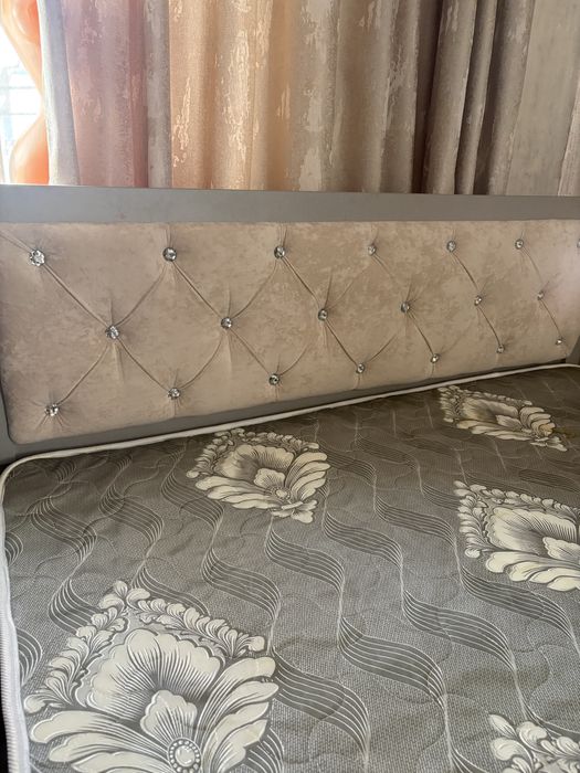 Продам двуспальную кровать