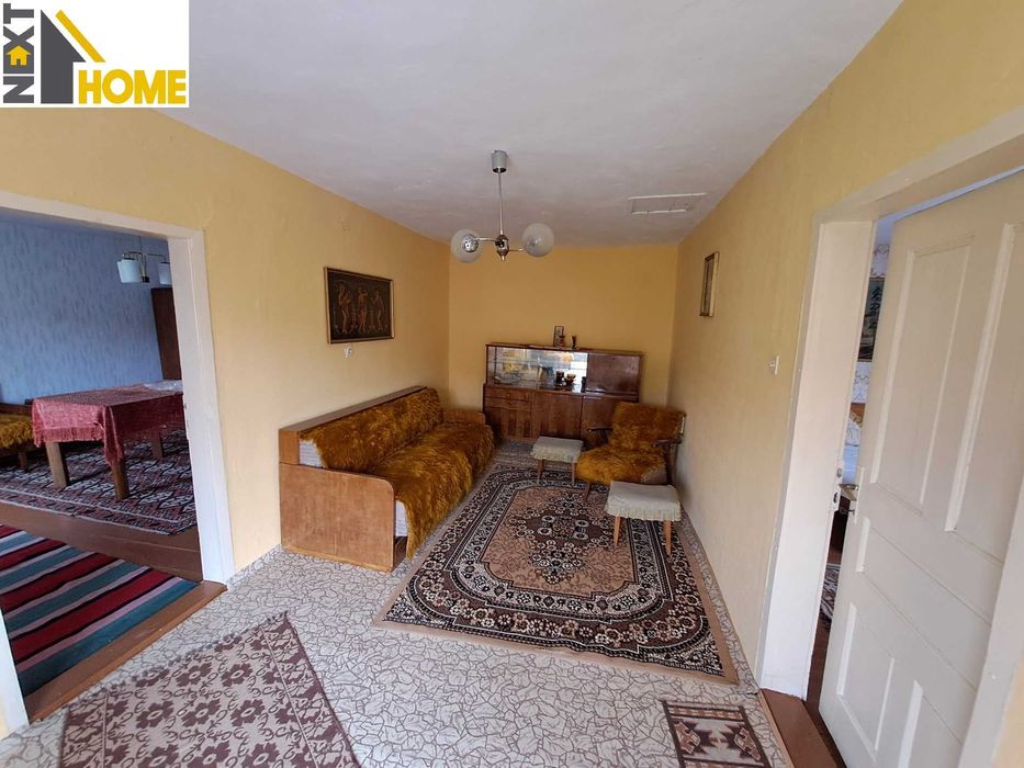 Две къщи с гараж и стопанска постройка