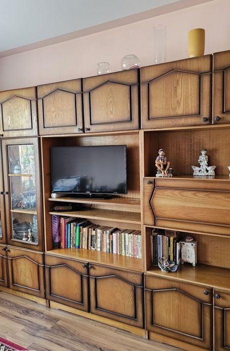 Vând mobilă veche din lemn – stare bună