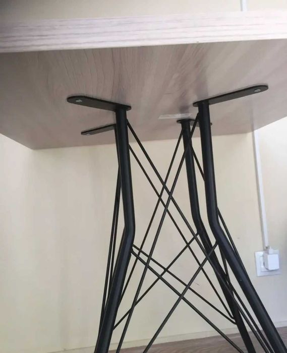 Стол универсальный (офис, дом, кафе)