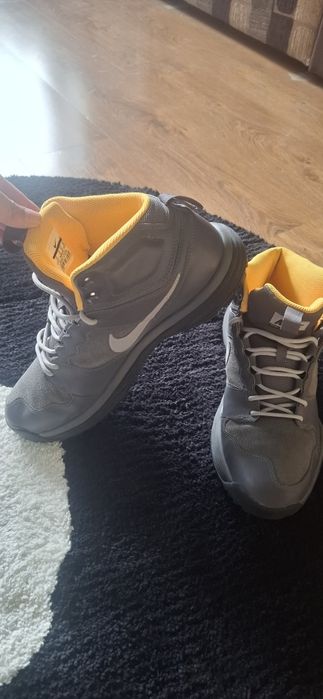 Спорти обувки NIKE