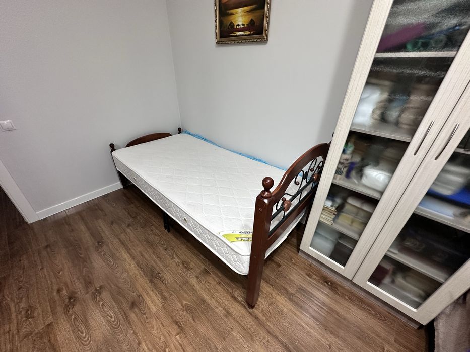Продам кровать с матрасом