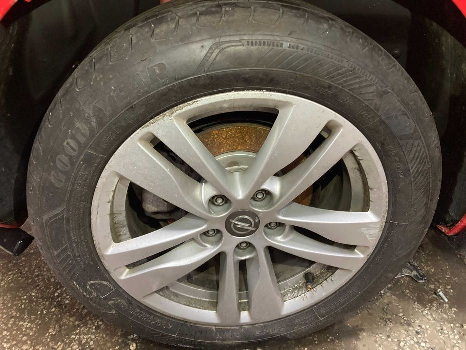 Алуминиеви джанти със зимни гуми 205/55 r 16 OPEL