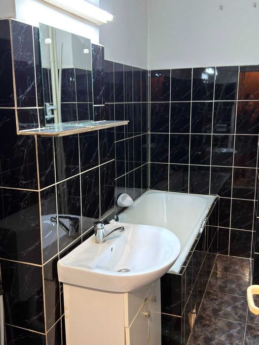 Garsonieră decomandată, 27 mp, Etaj 1/4 – Zona M-uri, Mioveni