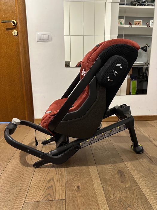 Vând Scaun Rear Facing AXKID One