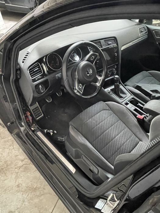 Dezmembrez/ Dezmembrari  Vw Golf 7 R line