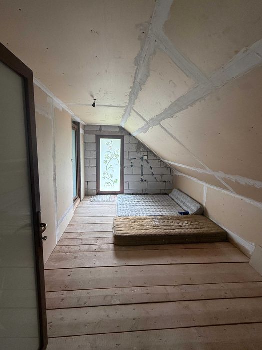 Casă de vânzare la munte, 5 camere, curte mare, garaj jud. Neamț, aproape de Mănăstirea Pângărați