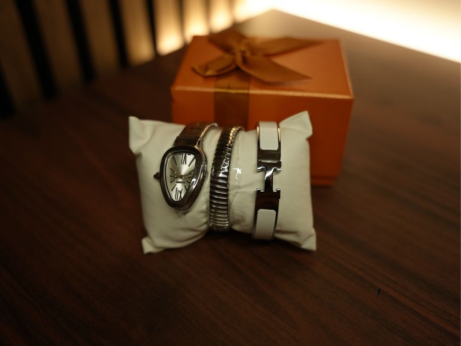 ЧИСТО НОВ bvlgari serpenti дамски часовник + гривна hermes