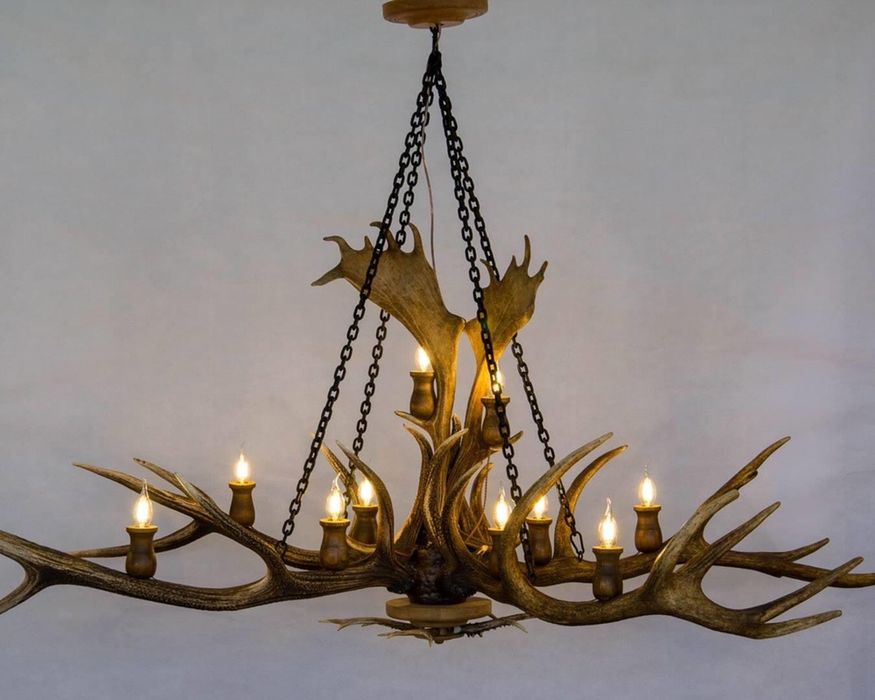 Ръчно изработени осветителни тела от еленови рога!