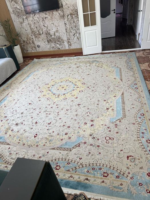 Ковры Жібек жіптен жасалған